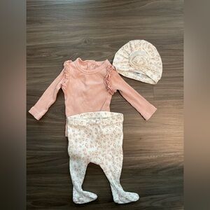 Rachel Zoe Pink and Cream Floral Baby Girl ribbed matching set with hat size0/3M